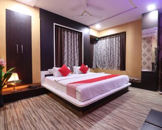 47855 Shri Sai Niwara Lodge - Dhule - Bedroom