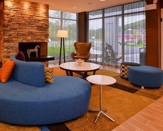 Fairfield by Marriott Inn & Suites Plymouth White Mountains - Plymouth - Lobby