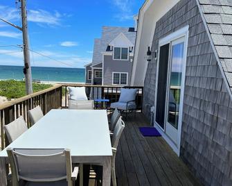 Unique Two Family. Humarock Beach House One Back From The Atlantic Ocean - Marshfield - Balcón
