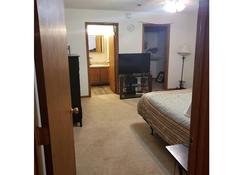 Spacious 1 BR Apartment close to Downtown Bismarck - Bismarck - Kitchen