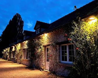 Maison de campagne rénovée - 15 personnes - 1h30 de Paris - Piscine Pétanque Étang - Noyers - Edificio