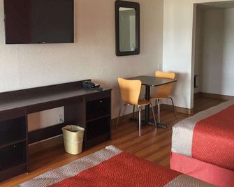 Motel 6 Waco Tx - Waco - Bedroom