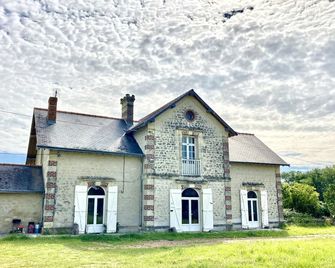 The Château Farmhouse in the Vines - Chinon - Loire - Saint-Germain-sur-Vienne - Gebouw