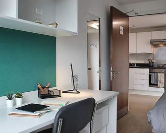 Stylish Apartments and Private Ensuite at Vincent Place for Students Only - Southampton - Küche