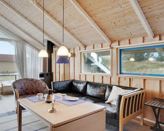 Stunning home in Hvide Sande with WiFi - Hvide Sande - Huiskamer