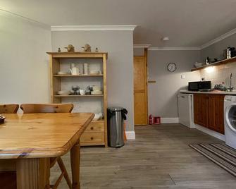Kerrowdown Cottage-Self Catering for 4 in the Highlands - Drumnadrochit - Dining room