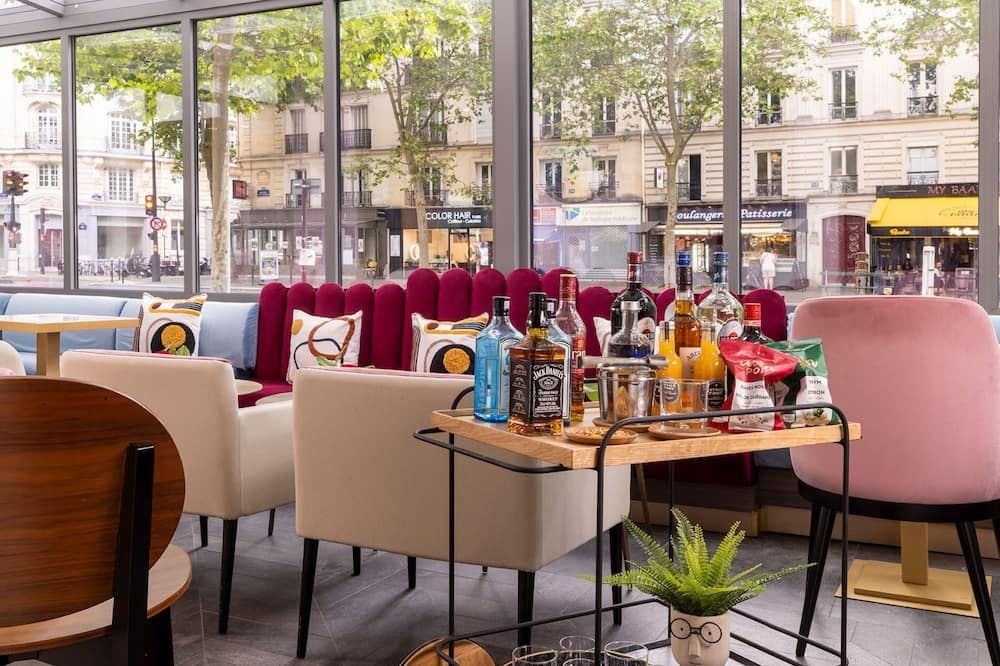 Hôtel Nude Paris - Color Vision thumbnail 3