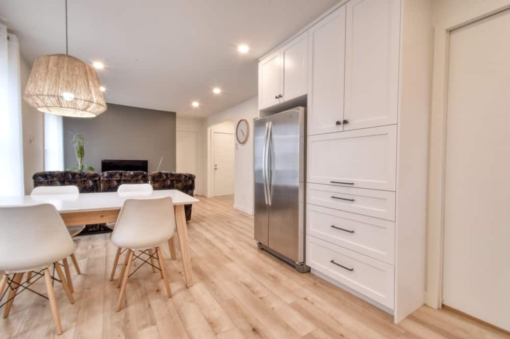 Ste-foy, Apt.3 1/2 Avec Clim et Stationnement Hors rue - קוויבק סיטי - חדר אוכל
