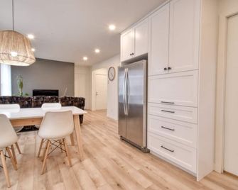 Ste-foy, Apt.3 1/2 Avec Clim et Stationnement Hors rue - קוויבק סיטי - חדר אוכל