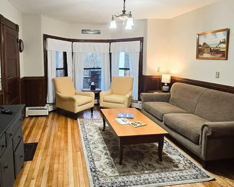 Family-friendly 2-bedroom apartment in Lisbon for a relaxing stay - Lisbon - Living room