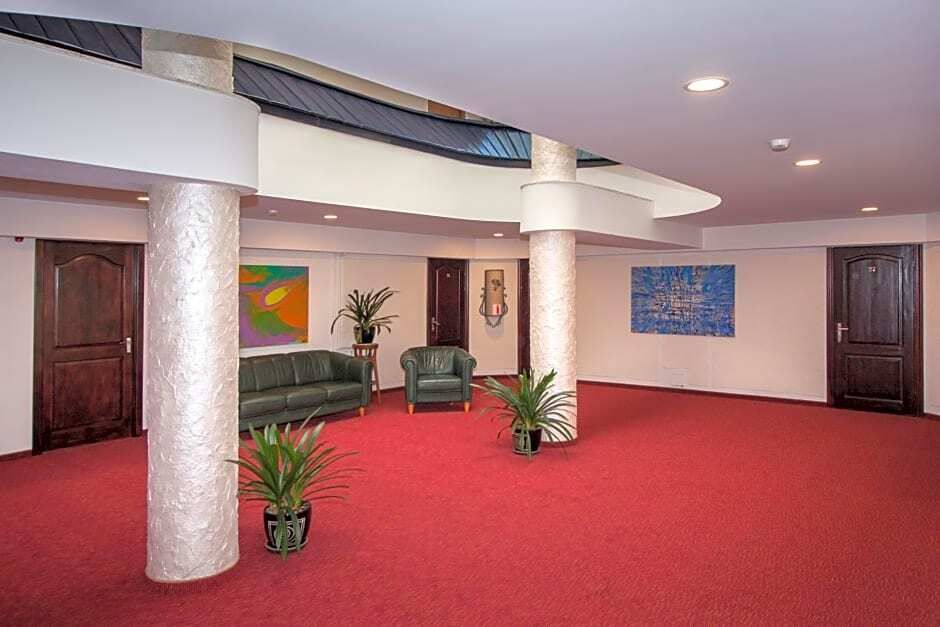 Tauras Center Hotel - פאלנגה - לובי