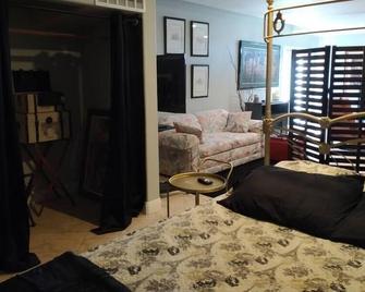 Studio in Pahrump | Death Valley NP - Pahrump - Living room
