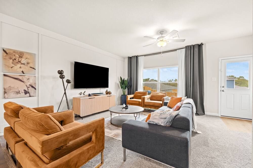 Villa, Newly Built 5BR, Sleeps 13, Close to Dallas - דאלאס - סלון