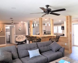 The Bayou Front Home - Pensacola - Wohnzimmer
