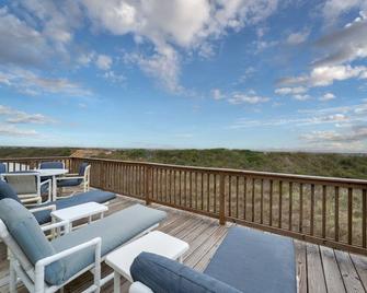 4110 - Coops Cottage by Resort Realty - Duck - Balcón