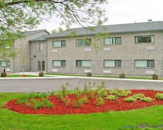 Residence & Conference Centre - Brockville - Brockville - Building