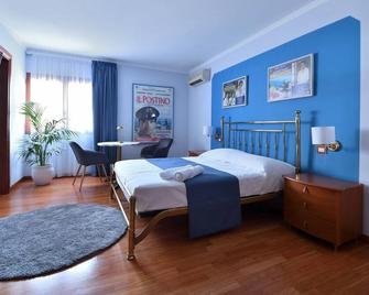 Le Cinèma - Formia - Camera da letto