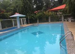 Deluxe Queen Suite - Dipolog - Pool