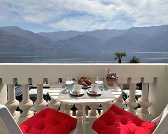 Larius Apartment Carate Urio - Laglio - Balkon