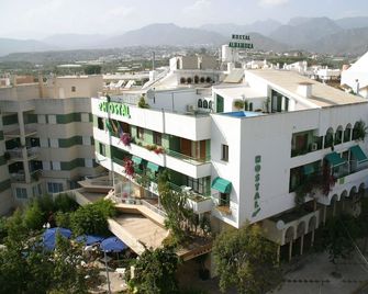 Hostal Alhambra - Nerja - Building