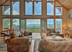 Cleveland Cabin with Pool, Hot Tub and Mountain Views! - Cleveland - Sala de estar