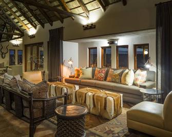 Bona Bona Game Lodge - Wolmaransstad - Living room