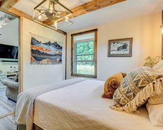 Historic Charm and Modern Luxury 6 Mi to Stowe Mtn - Stowe - Habitación