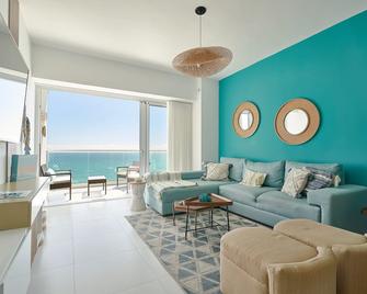 Caribbean Breeze Beachfront Apartment - Juan Dolio - Living room