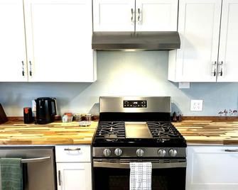 Fully Furnished, Serene Taos House - Taos - Kitchen