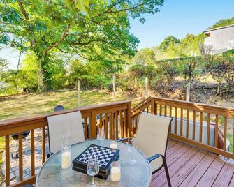 Bungalow Charmer with private Hot Tub - Chattanooga - Balcony