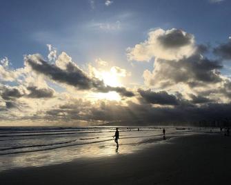 Pé na Areia Canto do Forte - Praia Grande