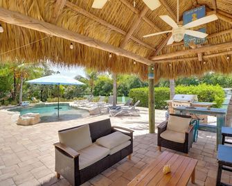 Walk to Beach: Waterfront Home in Marathon! - Marathon - Piscina