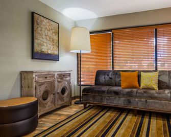Best Western Shenandoah Inn - Newnan - Wohnzimmer