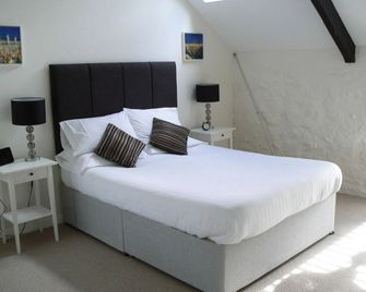 Cape Cornwall Club - Penzance - Bedroom