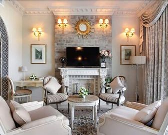 Mövenpick Resort Khao Yai - Pak Chong - Living room