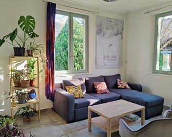 Fresh and calm house in the heart of the Baronnies - Mollans-sur-Ouvèze - Sala de estar