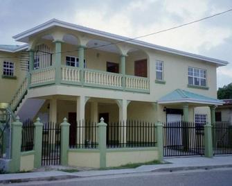 Lewis Family Vacation Home by the Caribbean Sea - Dangriga - Building