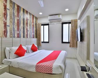OYO 35809 Hotel Sheetal - Porbandar - Bedroom