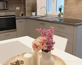 Quick Home - Edera - Biella - Küche