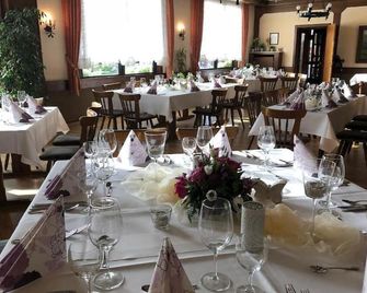 호텔 레스토랑 빌헬름스바트 - 제젠 - 레스토랑