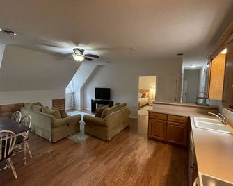 Cozy, 1-bedroom apartment, 11 miles to campus - Oxford - Sala de estar