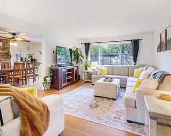 Charming Davis Retreat: Cozy & Central - Davis