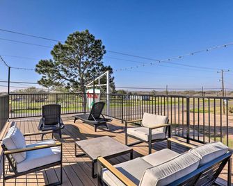 Unique Texas Home in Converted Gas Station! - Schulenburg - Balcón