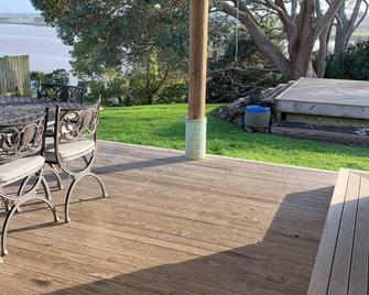 Riverfront Family Home, with spa and stage - Dargaville - Patio