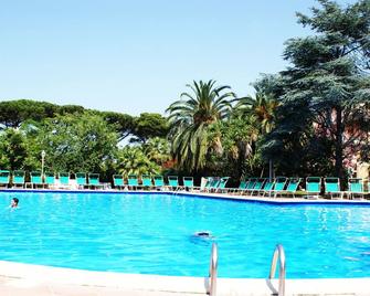 Hotel Parco Dei Principi - Anzio - Piscina