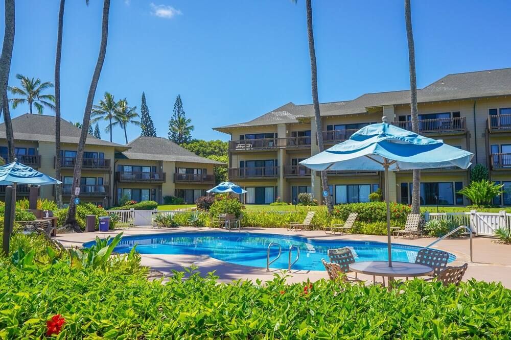 Kaha Lani #121, Oceanfront, Steps to Beach, Sunrise Views From Private Lanai - Lihue - Pool