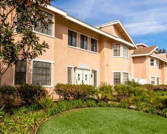 Make Your Trip More Enjoyable! 4 Relaxing Units, Fully-Equipped Kitchen, Parking - Oxnard - Edificio