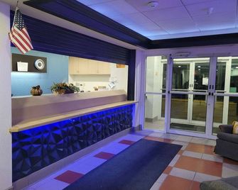 2 Full Beds Non-Smoking - Minonk - Front desk