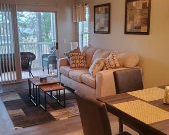 Lovely Buck Creek 2 Bedroom Condo - Longs - Living room