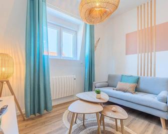 2 bedroom apartment near tram, CHR + parking - Roubaix - Salon